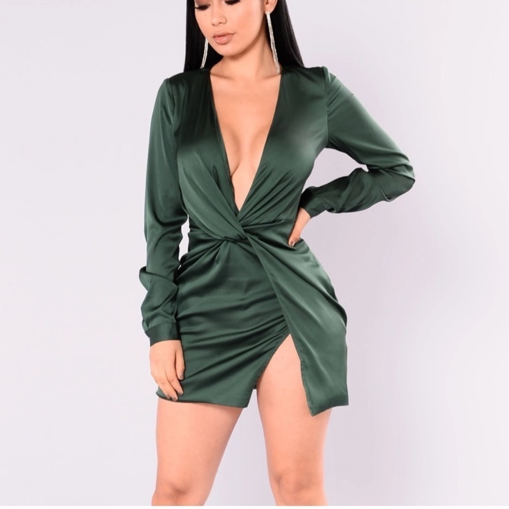 Fashion Nova Hunter Green Deep V-Neck Satin Mini Dress Size Medium